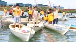 Wujud Nyata Kehadiran Gerindra, Endipat Wijaya Serahkan 50 Sampan Dan Alat Tangkap Nelayan di Tanjung Riau