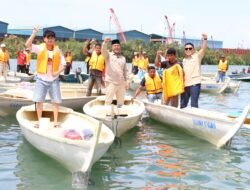 Wujud Nyata Kehadiran Gerindra, Endipat Wijaya Serahkan 50 Sampan Dan Alat Tangkap Nelayan di Tanjung Riau