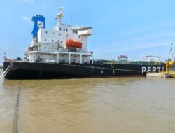 Pastikan Distribusi Merata Hingga Kepulauan, Pertamina Patra Niaga Siagakan Kapal Tanker