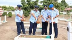 Peringati HUT ke-80 TNI AU, Lanud Hang Nadim Gelar Ziarah dan Tabur Bunga di TMP Pusara Bhakti