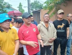 Aksi Nyata di Tengah Hujan, Ketua DPRD Kepri Turun Langsung Cek Titik Banjir Tiban Indah
