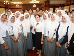 Amsakar-Li Claudia Perluas Beasiswa Batam untuk Anak Hinterland dan Keluarga Tidak Mampu