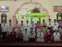 Bupati Karimun Jadi Khatib Idul Adha di Moro, Tekankan Makna Pengorbanan Dan Ketahanan Keluarga
