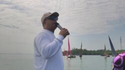 Merawat Tradisi, Iman Sutiawan Lepas Lomba Sampan Layar Pulau Terong Cup 2026