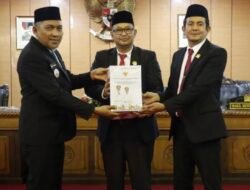 Pemkab Karimun Serahkan LPj APBD 2025, Catat Surplus dan Kondisi Keuangan Stabil