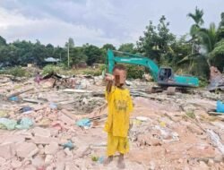 Di Balik Puing-Puing, Ada Mimpi Kecil Seorang Bocah