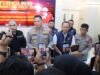 Kapolresta Barelang Pimpin Konferensi Pers Penanganan Kasus Pengeroyokan dan Penganiayaan yang Viral di Media Sosial