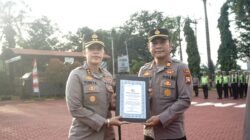 Kapolres Karimun Berikan Penghargaan kepada Personel Berprestasi, Dorong Tingkatkan Profesionalisme