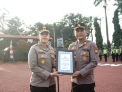 Kapolres Karimun Berikan Penghargaan kepada Personel Berprestasi, Dorong Tingkatkan Profesionalisme