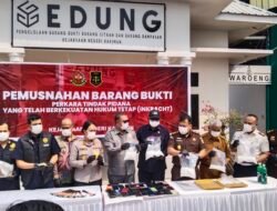 Kejari Karimun Musnahkan Barang Bukti 100 Perkara