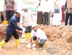 Siap Jadi Pusat Pembinaan Umat, Ketua DPRD Kepri Letakkan Batu Pertama Pembangunan Masjid Al-Amin Nurul Iman